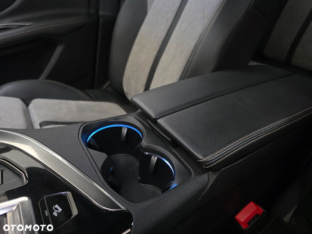 Peugeot 3008 1.6 PureTech Hybrid4 PHEV GT S&S EAT8 - 32