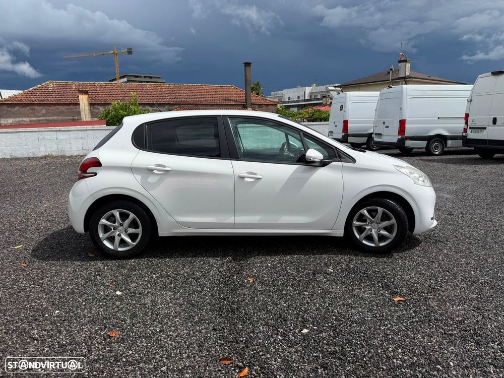 Peugeot 208 1.6 BlueHDi Style - 11