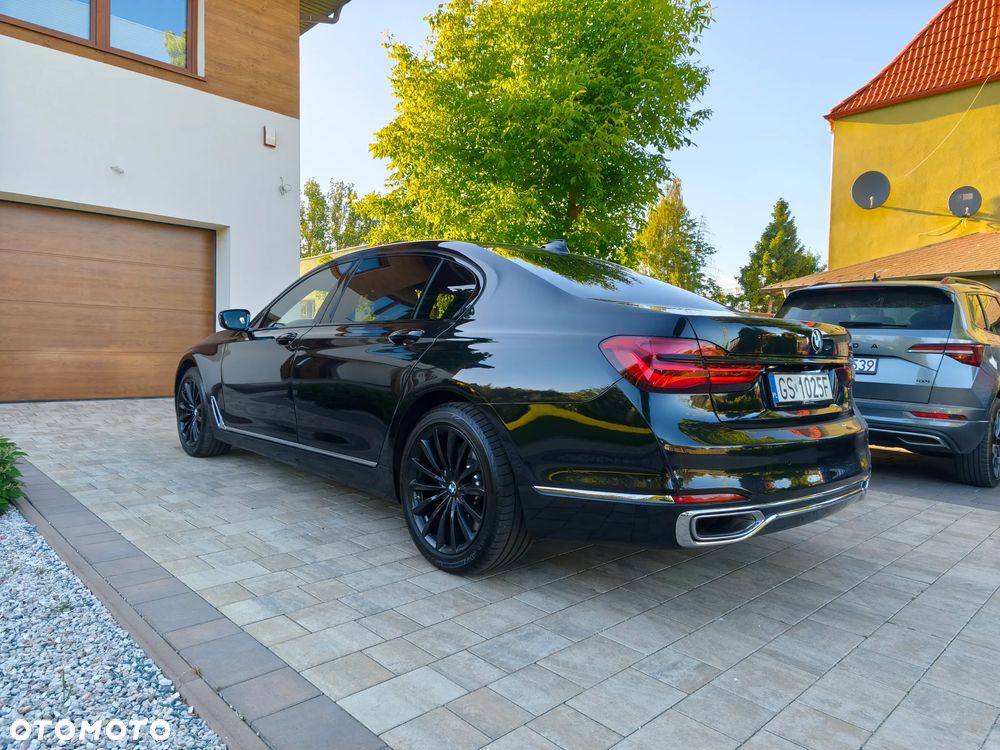 BMW Seria 7 750Li xDrive - 9