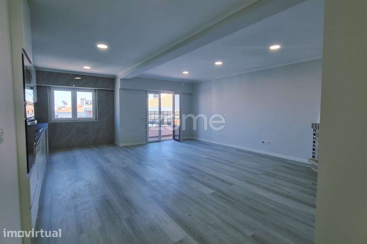 T4 Totalmente Remodelado na Amora | Excelentes Áreas | Pronto a Hab... - Grande imagem: 4/22