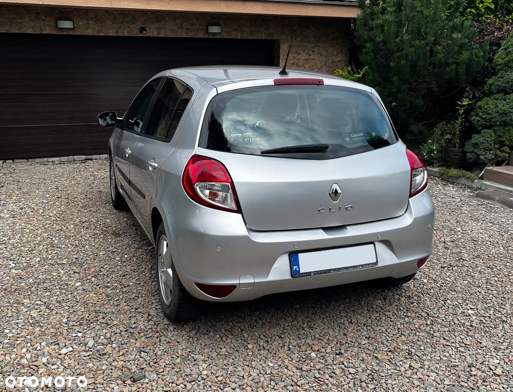 Renault Clio 1.2 16V Alize Euro5 - 6