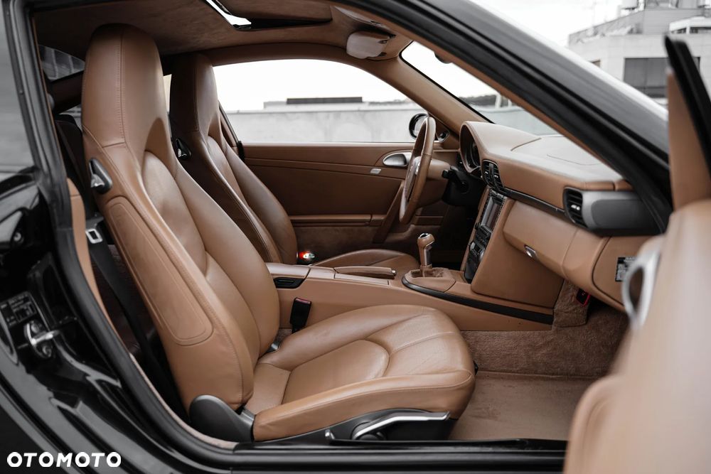 Porsche 911 Carrera - 27