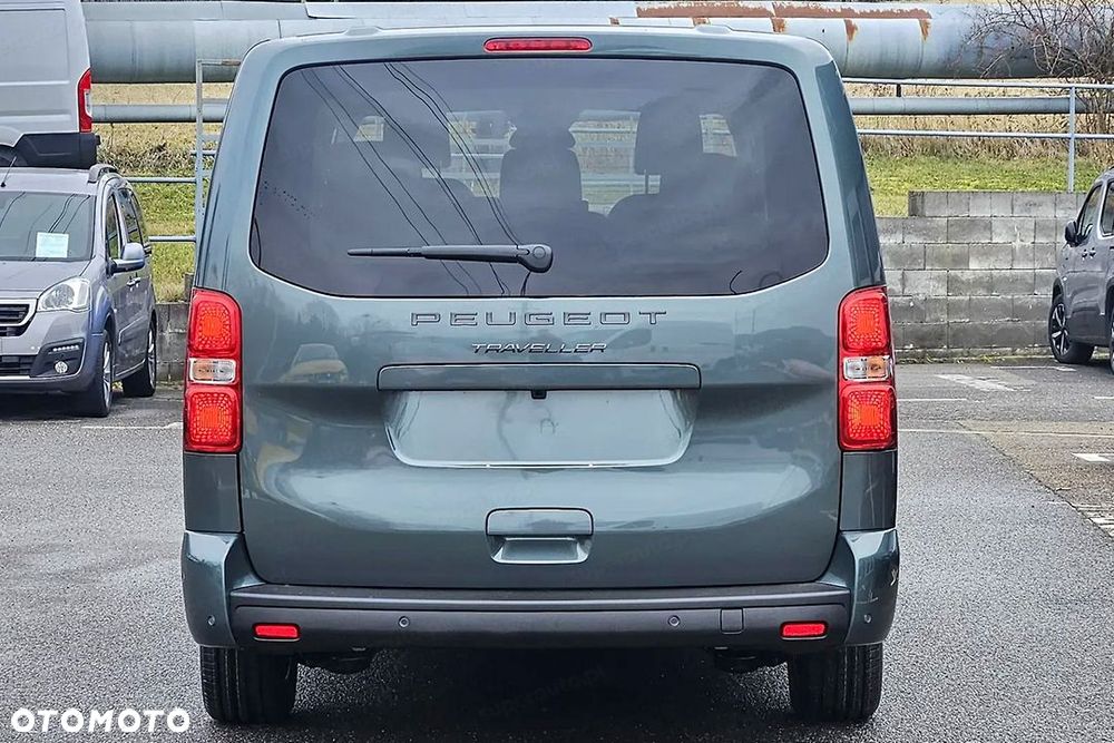 Peugeot Traveller - 8