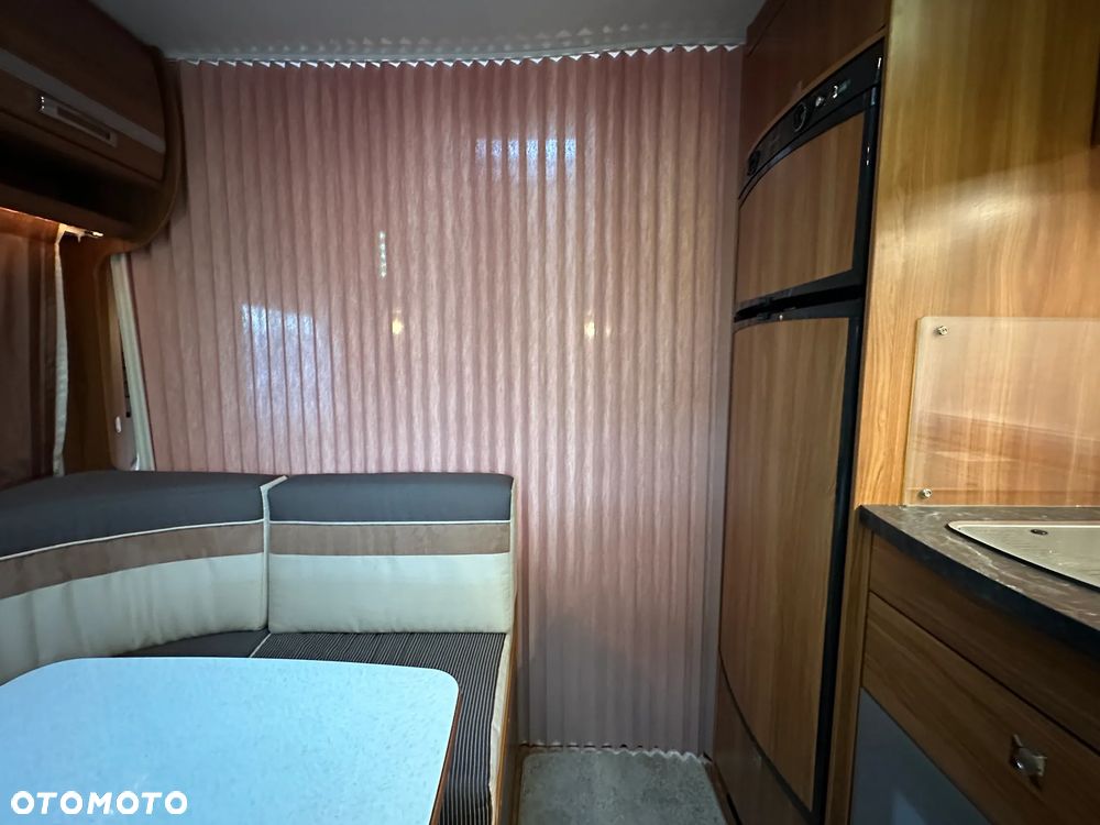 Dethleffs 550 NOMAD z przedsionkiem Isabella i łóżkami piętrowymi. - 31