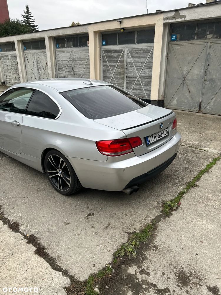 BMW Seria 3 330i Coupe - 24