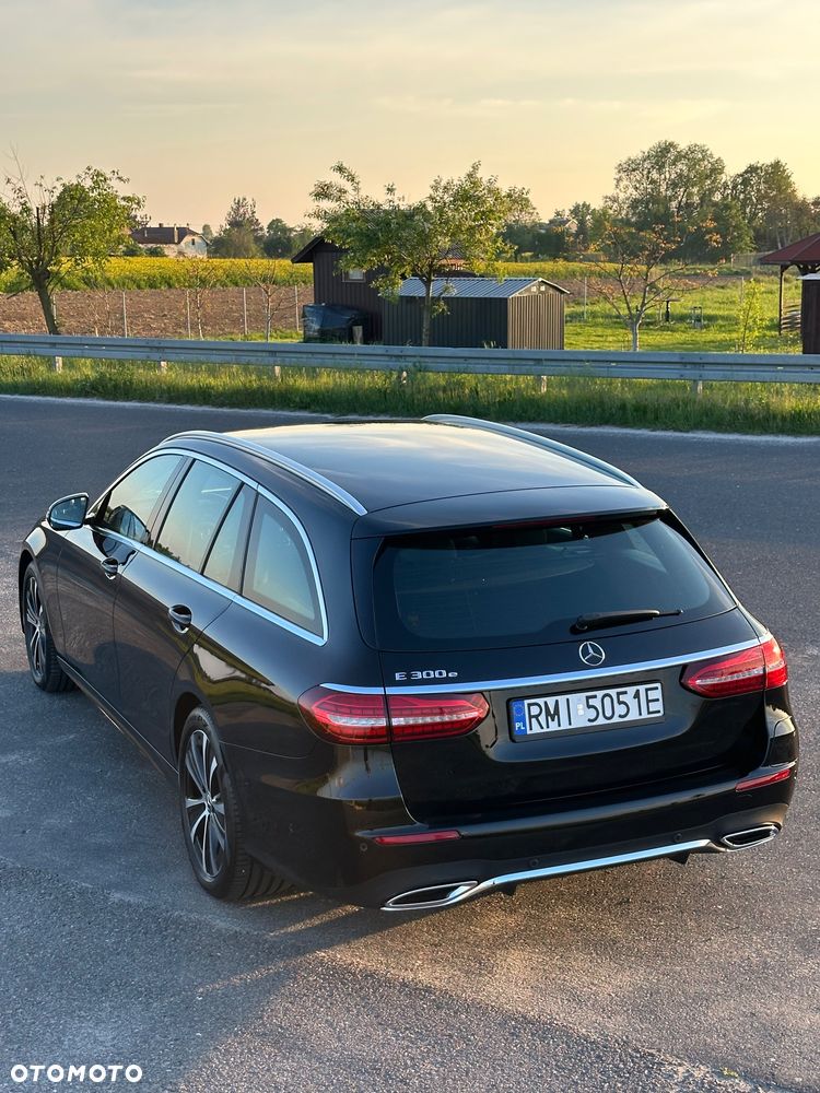 Mercedes-Benz Klasa E 300 9G-TRONIC AMG Line - 5