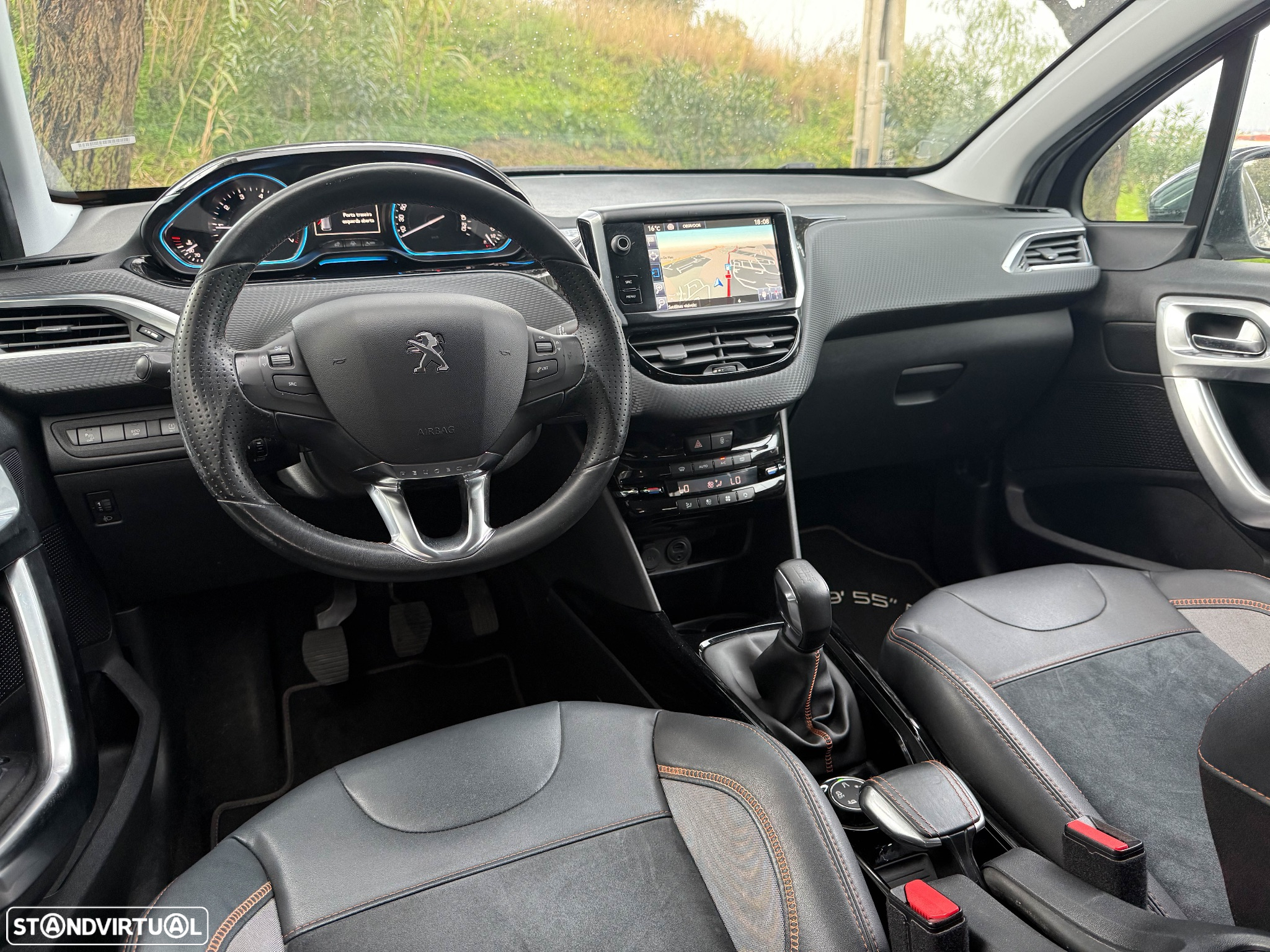 Peugeot 2008 1.2 PureTech Allure - 22