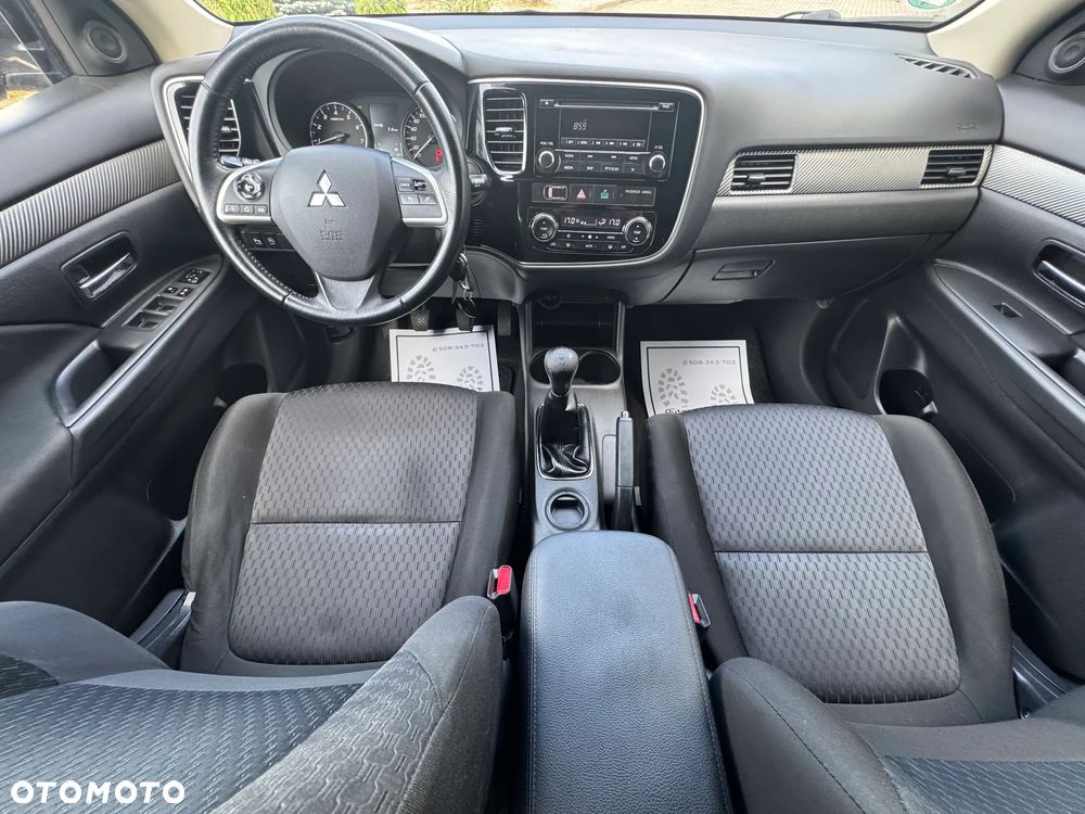 Mitsubishi Outlander 2.0 Invite + 2WD - 32