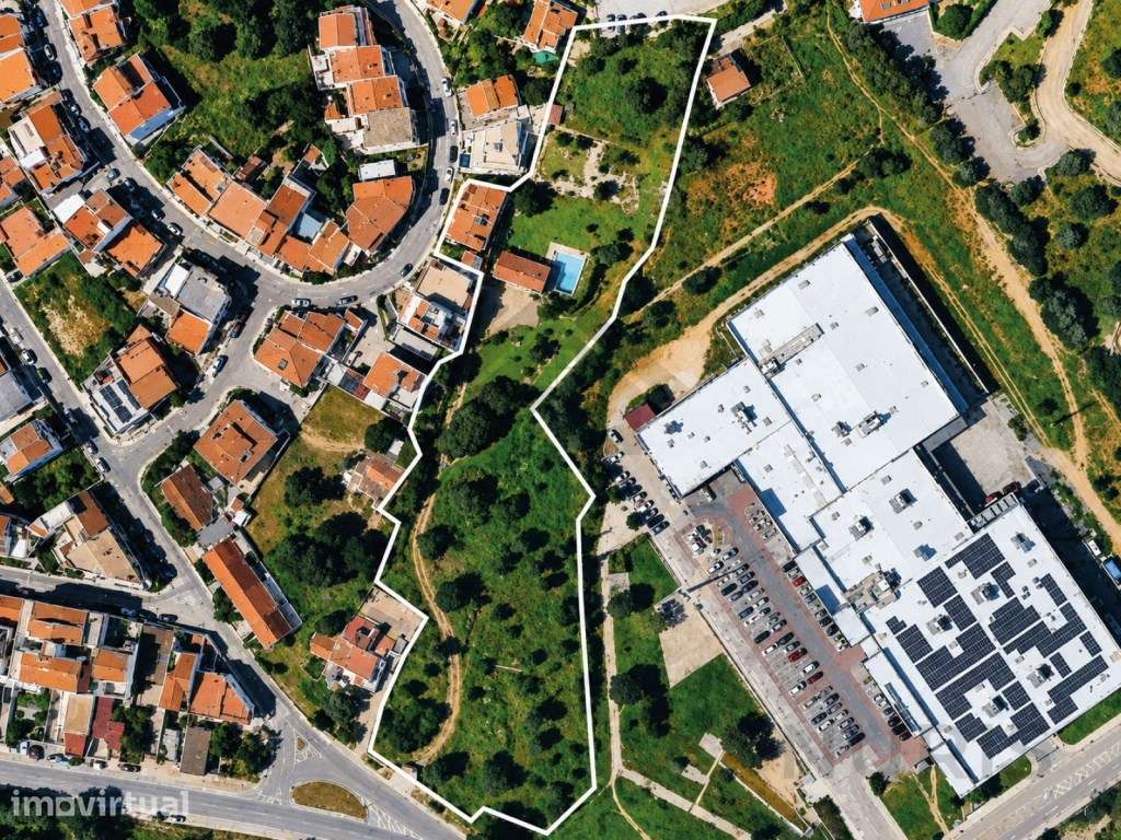 Terreno com 9.520 m² em Portimão, incluindo moradia T5 e com viabil... - Grande imagem: 2/60
