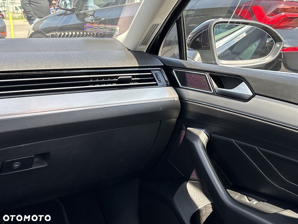 Volkswagen Passat Variant 1.5 TSI EVO Elegance DSG - 12