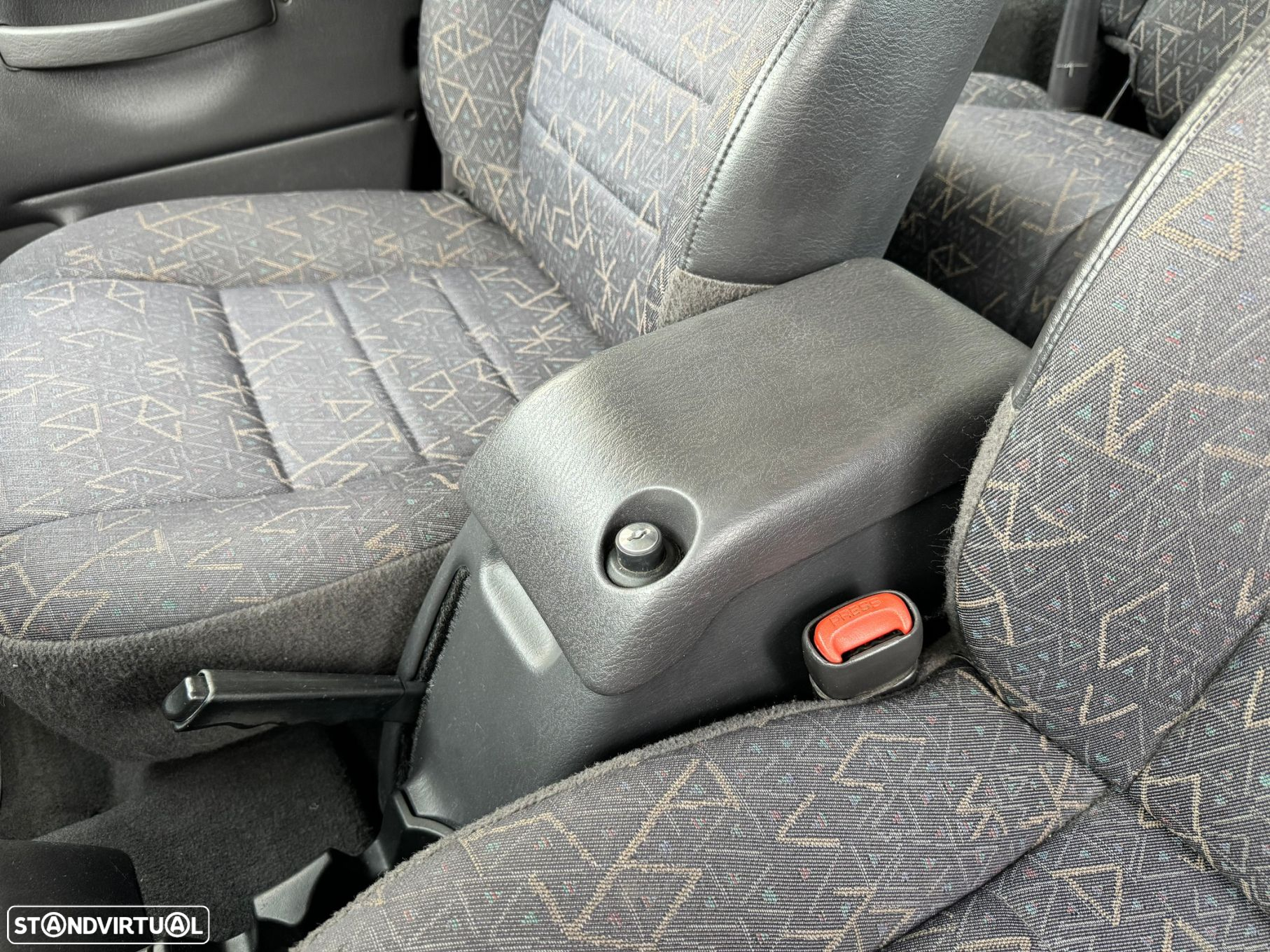 Jeep Wrangler 2.5 Sport Hard Top - 13