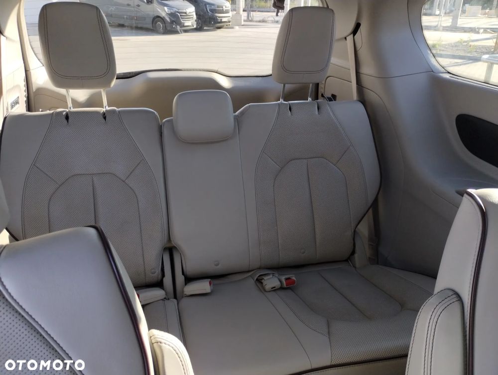 Chrysler Pacifica - 12
