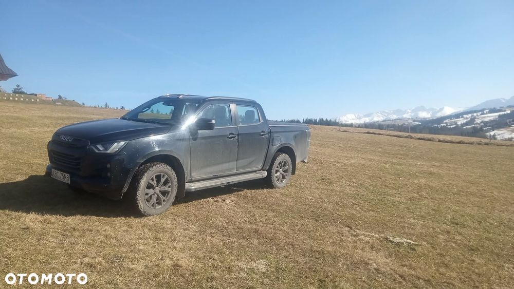 Isuzu Pick up - 2