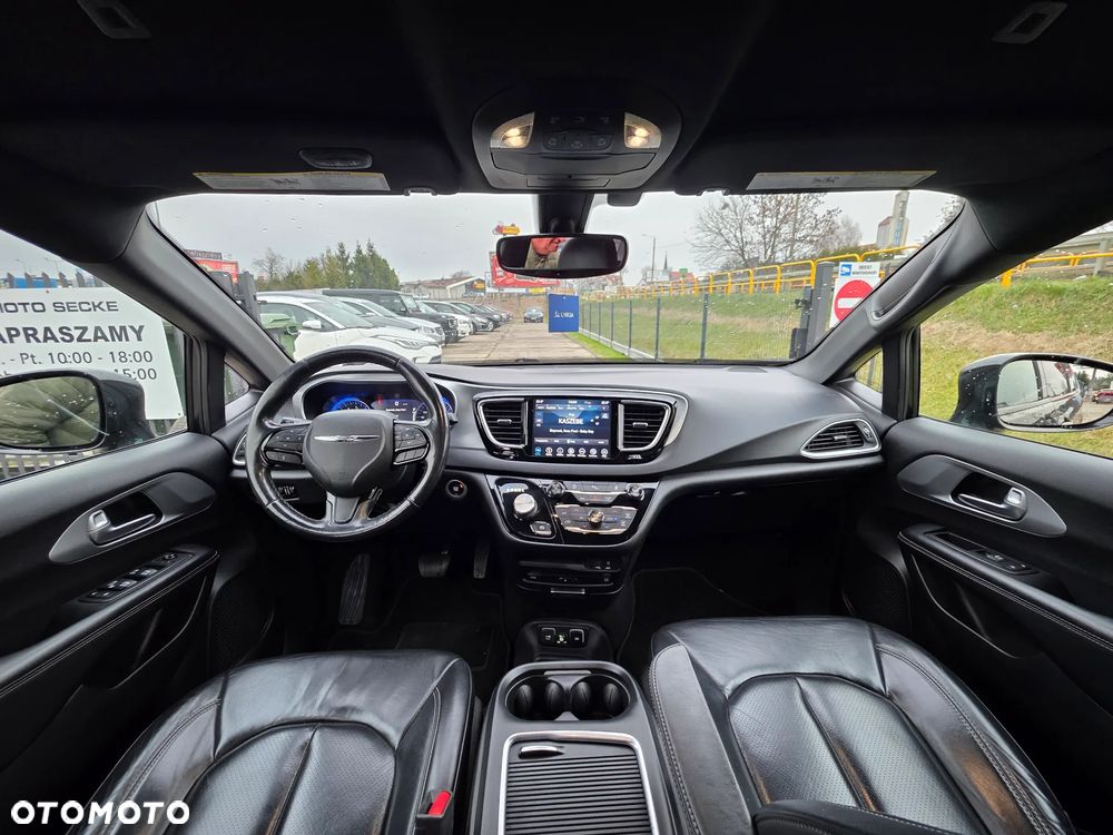 Chrysler Pacifica - 12