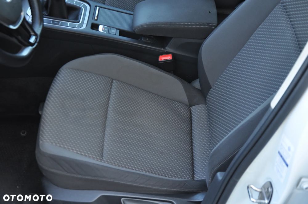 Volkswagen Passat 2.0 TDI SCR Comfortline - 16