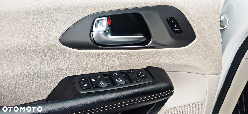 Chrysler Pacifica - 11