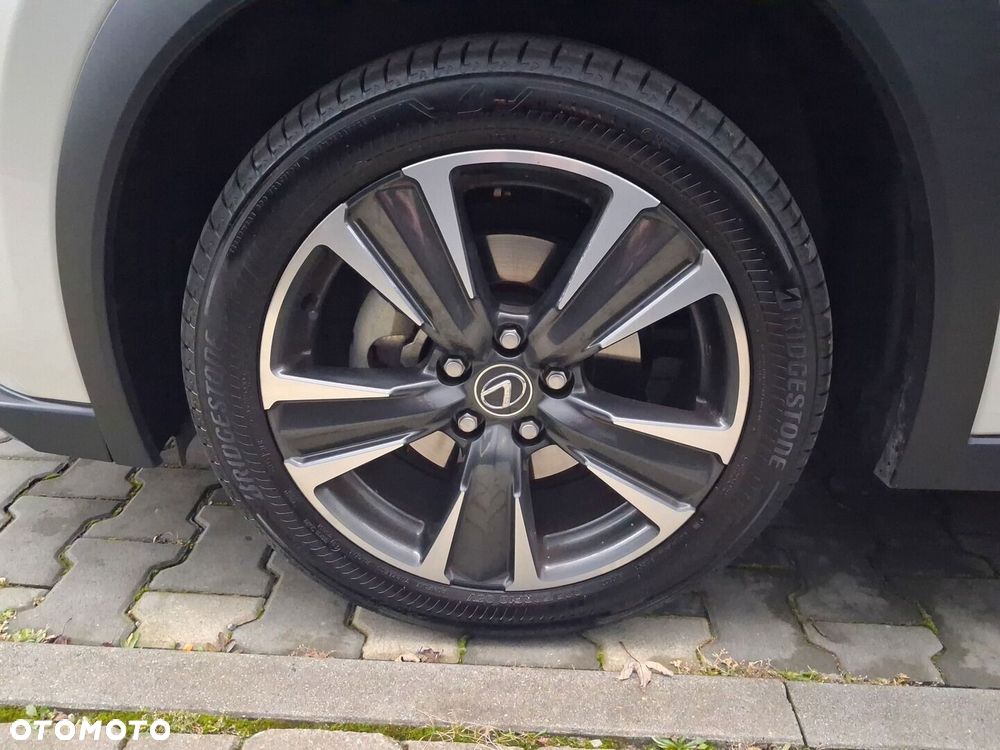 Lexus UX 300h Business - 25