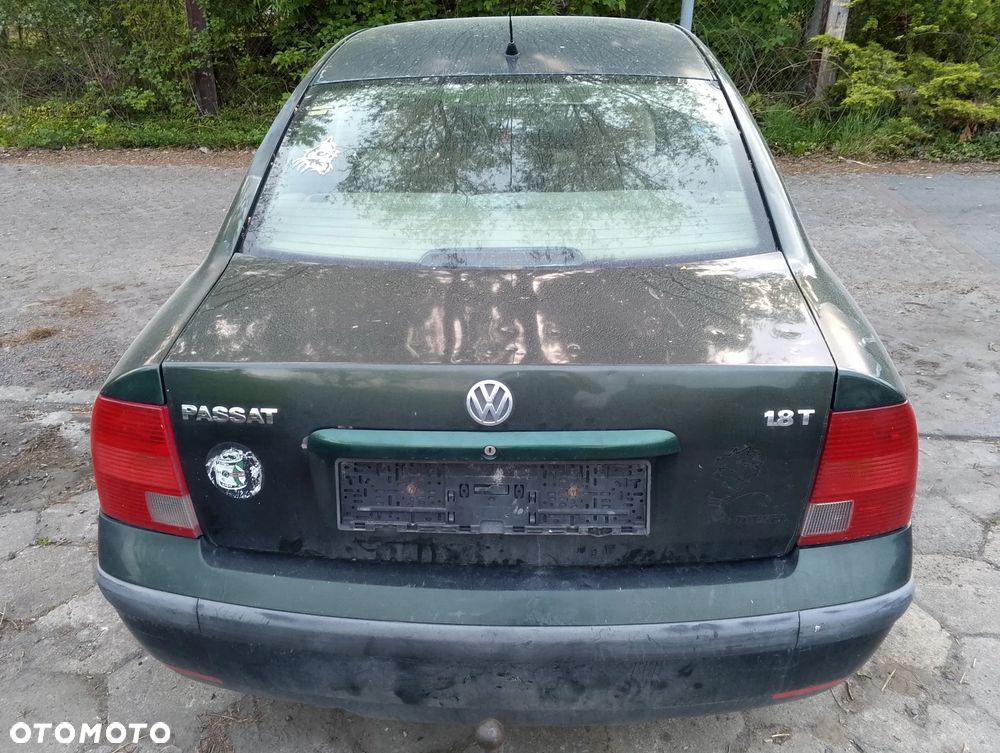 Volkswagen Passat B5 (przed Lift) (97-00r.) 1.8 TB R4 20V 150KM. Silnik AEB,   ANB,  APU,  ATW,  AUG Skrzynia DHW,  DVX,  EHV,  EEN,  DHF,  DHY,  DVZ lakier LC6N.Cały na części. GWARANCJA !!! Przód Tył Zestaw Komplet Drzwi Klapa Zderzak Błotnik Maska Grill Atrapa Szyba Pas Lampa Lusterko Boczki Fotel Kanapa Kokpit Deska Rozdzielcza Przełącznik Włącznik Sterownik Przewody Wiązka Instalacja Moduł Komputer Czujnik Listwa Pompa Alternator Wtryski Głowica Rozrusznik Kompresor Sprzęgło Dwumas Silnik Skrzynia ABS Klimatyzacji Paliwa Wspomagania Kolektor Turbina Przepustnica Zawór Chłodnica Koło Hak Belka Sanki Zawieszenie Mcpherson Półoś Amortyzator Wydech Tłumik Zacisk Most - 4