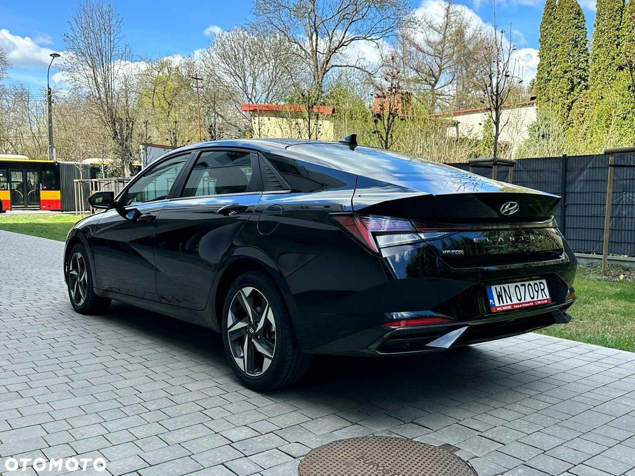 Hyundai Elantra 1.6 Executive CVT - 4