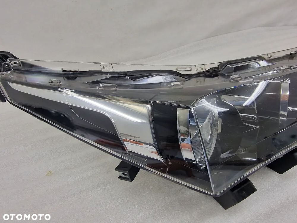 TOYOTA COROLLA E16 E18 13- LAMPA LED PRAWA PRZEDNIA PRZÓD , NR 81110-02E71-00 , NR AUKCJI LL61 - 7