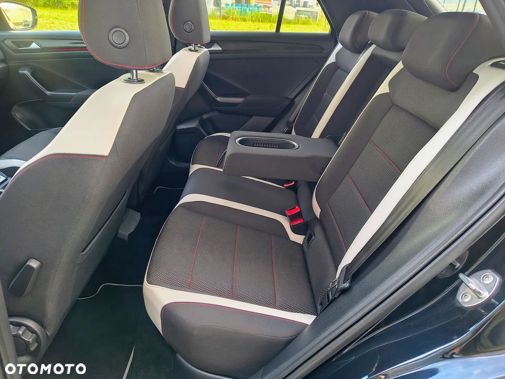 Volkswagen T-Roc - 21