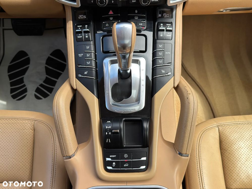 Porsche Cayenne Standard - 35
