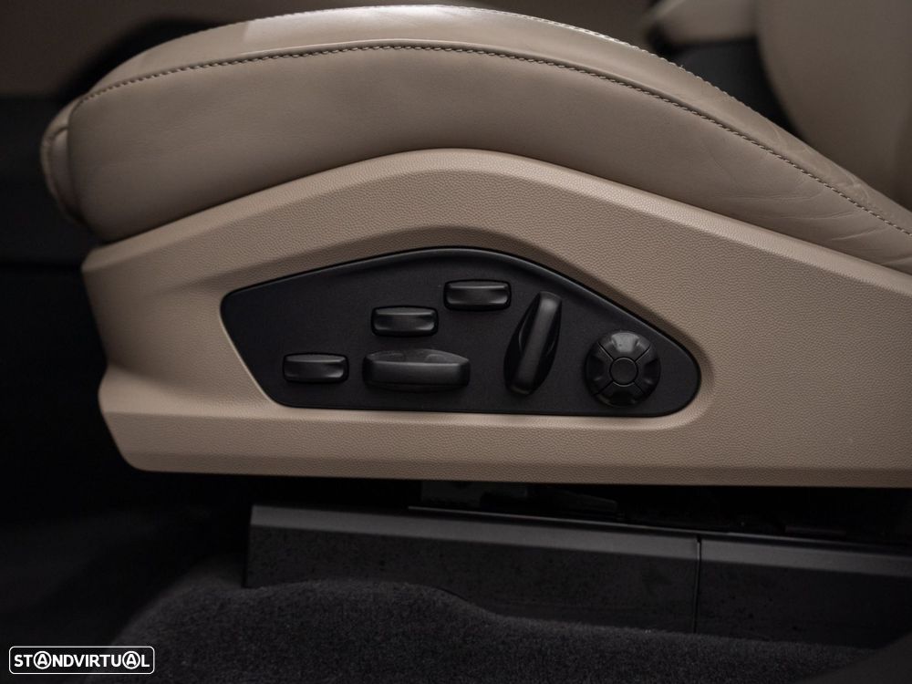 Porsche Macan Electric 4 - 28