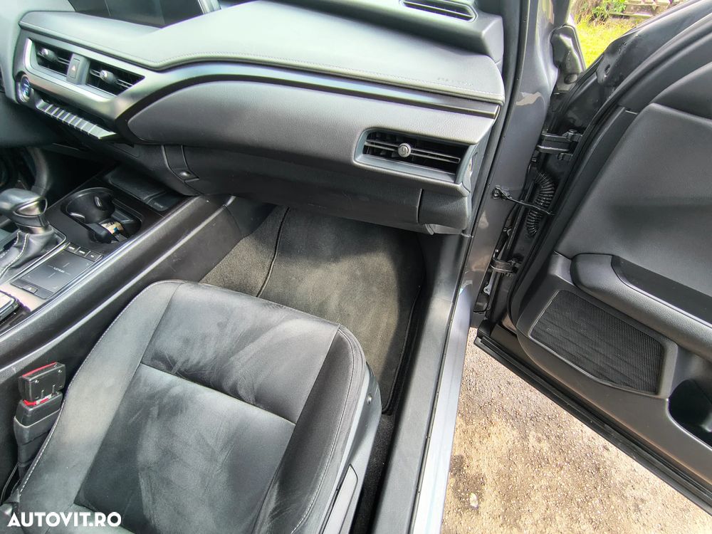 Lexus UX 250h Business Edition - 38