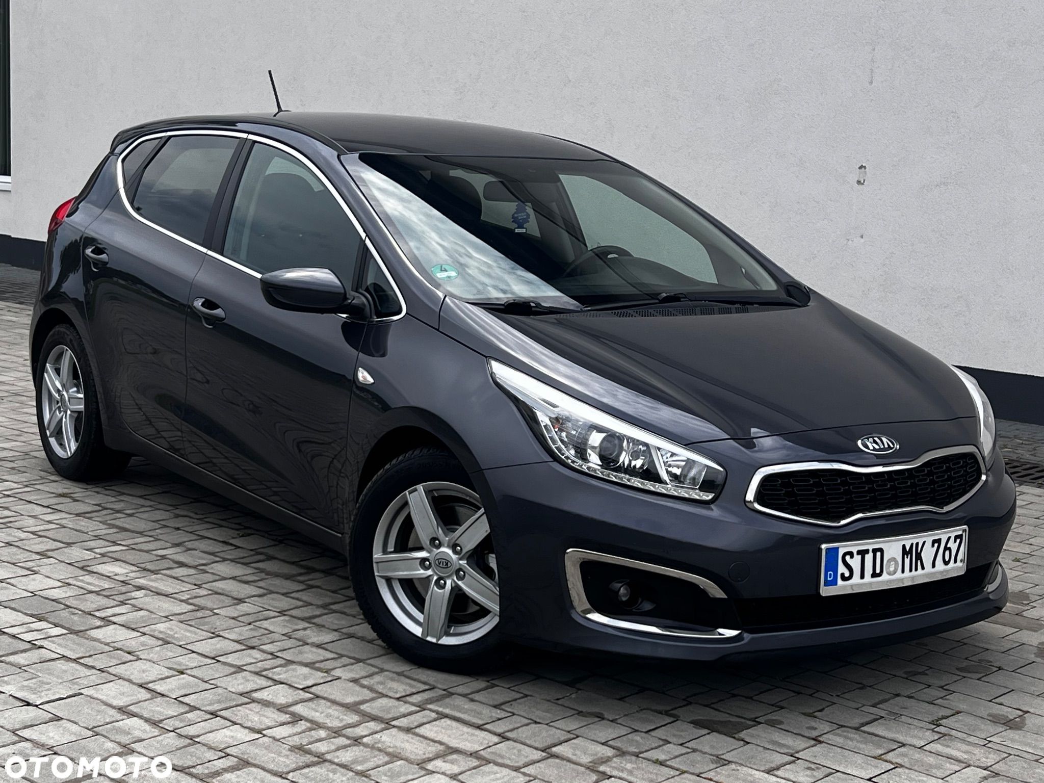 Kia Ceed 1.6 GDI Dream-Team Edition - 1