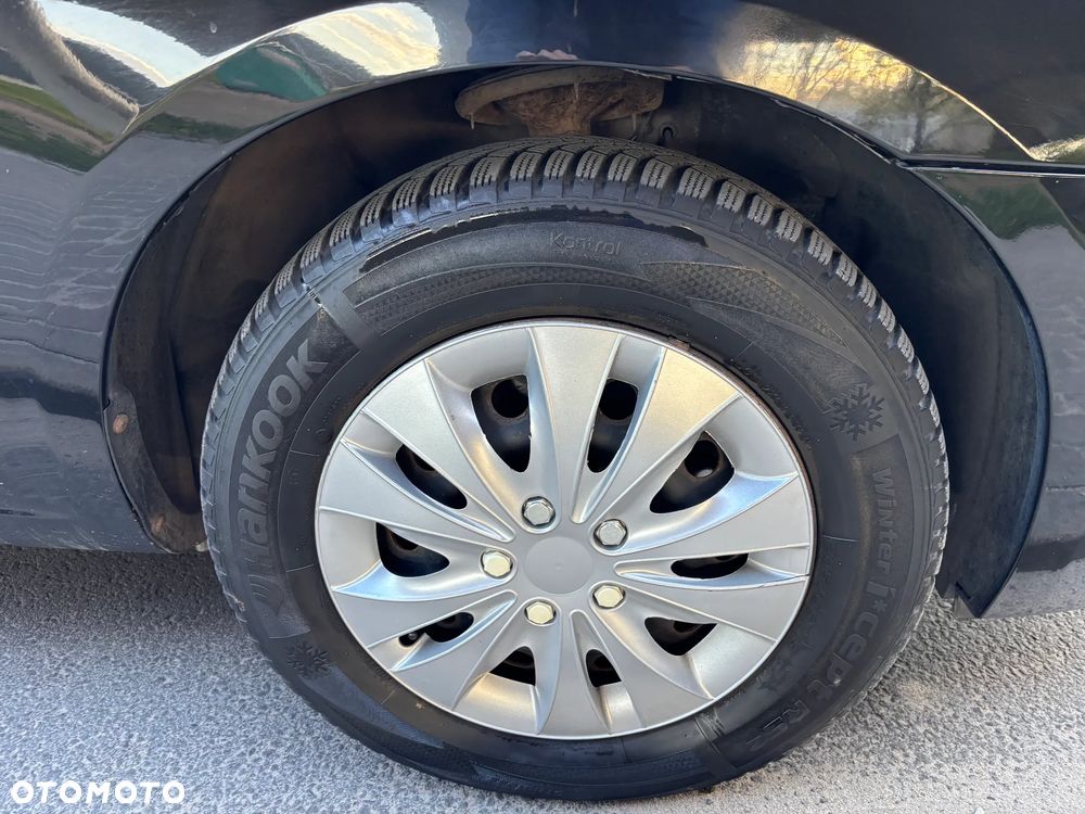 Kia Carens 1.6 Tour - 26