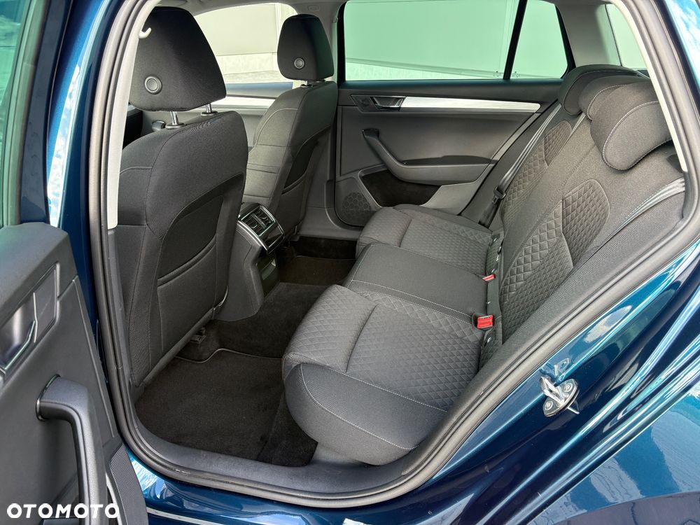 Skoda Superb Combi 2.0 TDI DSG Ambition - 19