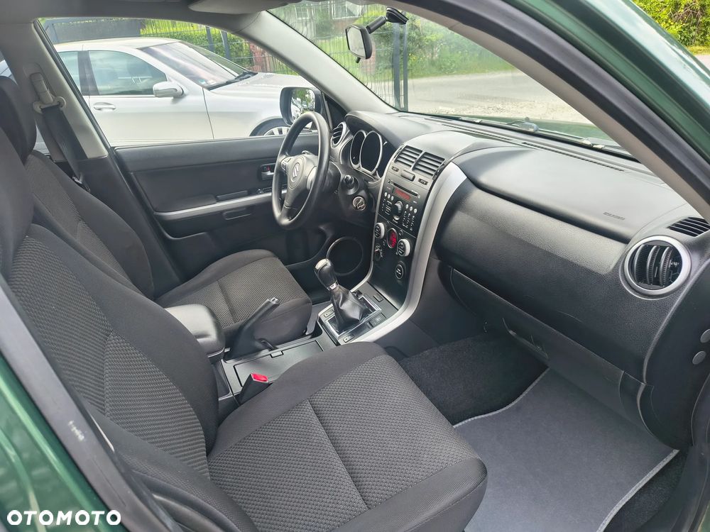 Suzuki Grand Vitara 2.0 Comfort Style - 17