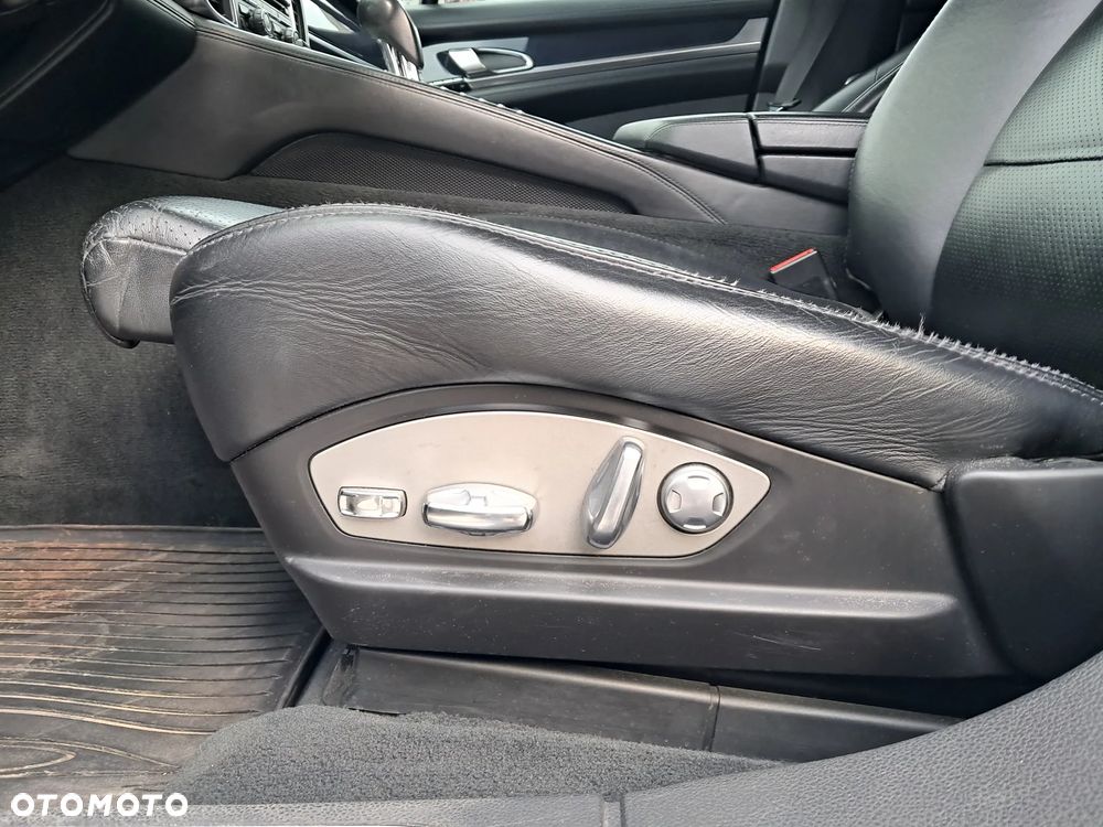 Porsche Panamera 4 PDK - 25