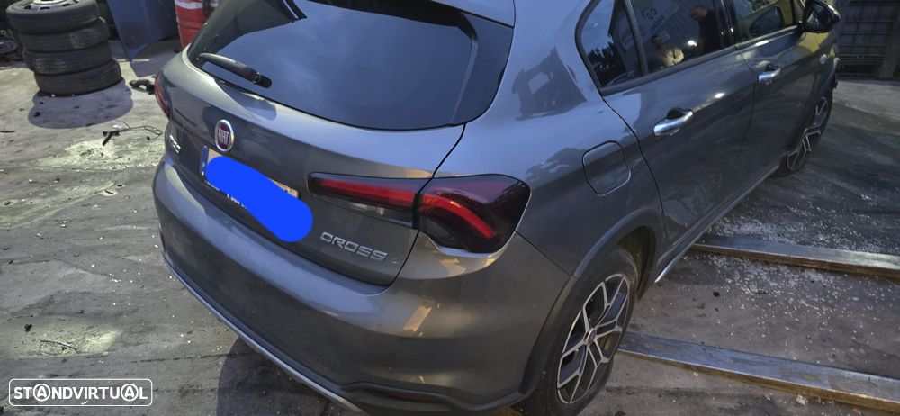 Jantes 17 com pneus Fiat tipo cross ano 2021 - 2