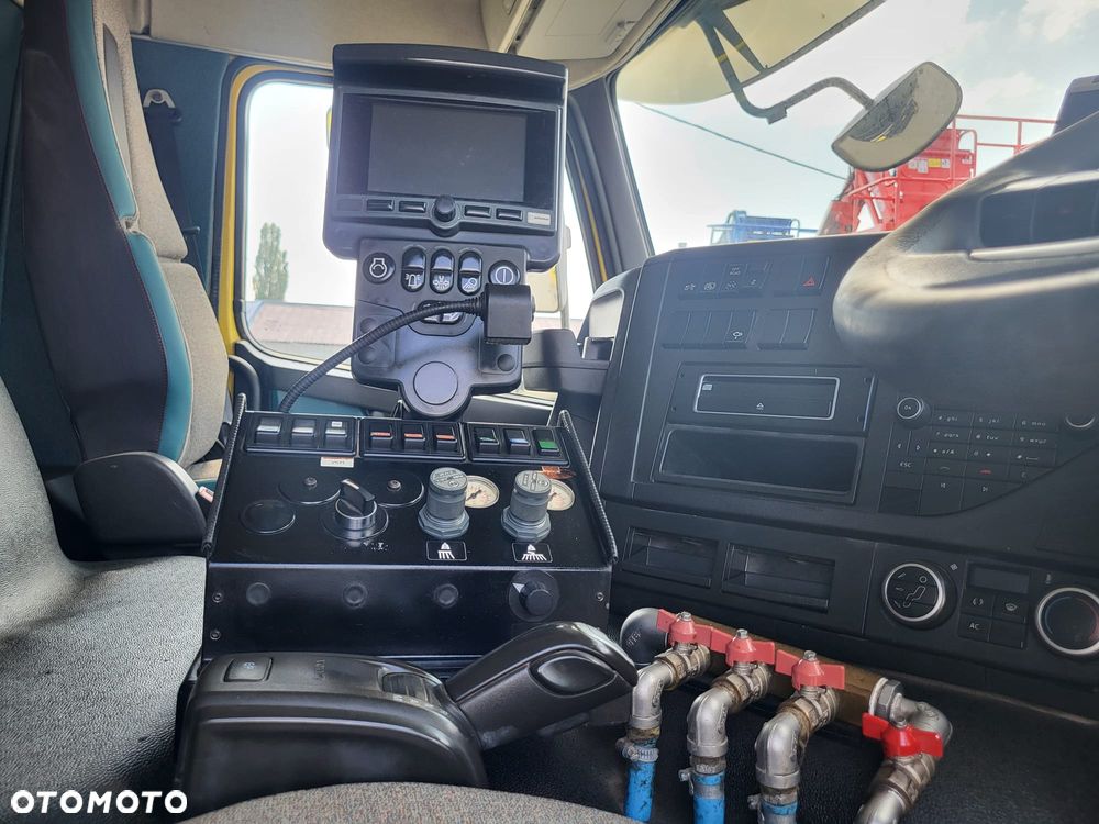 Volvo FMX 330 - 29
