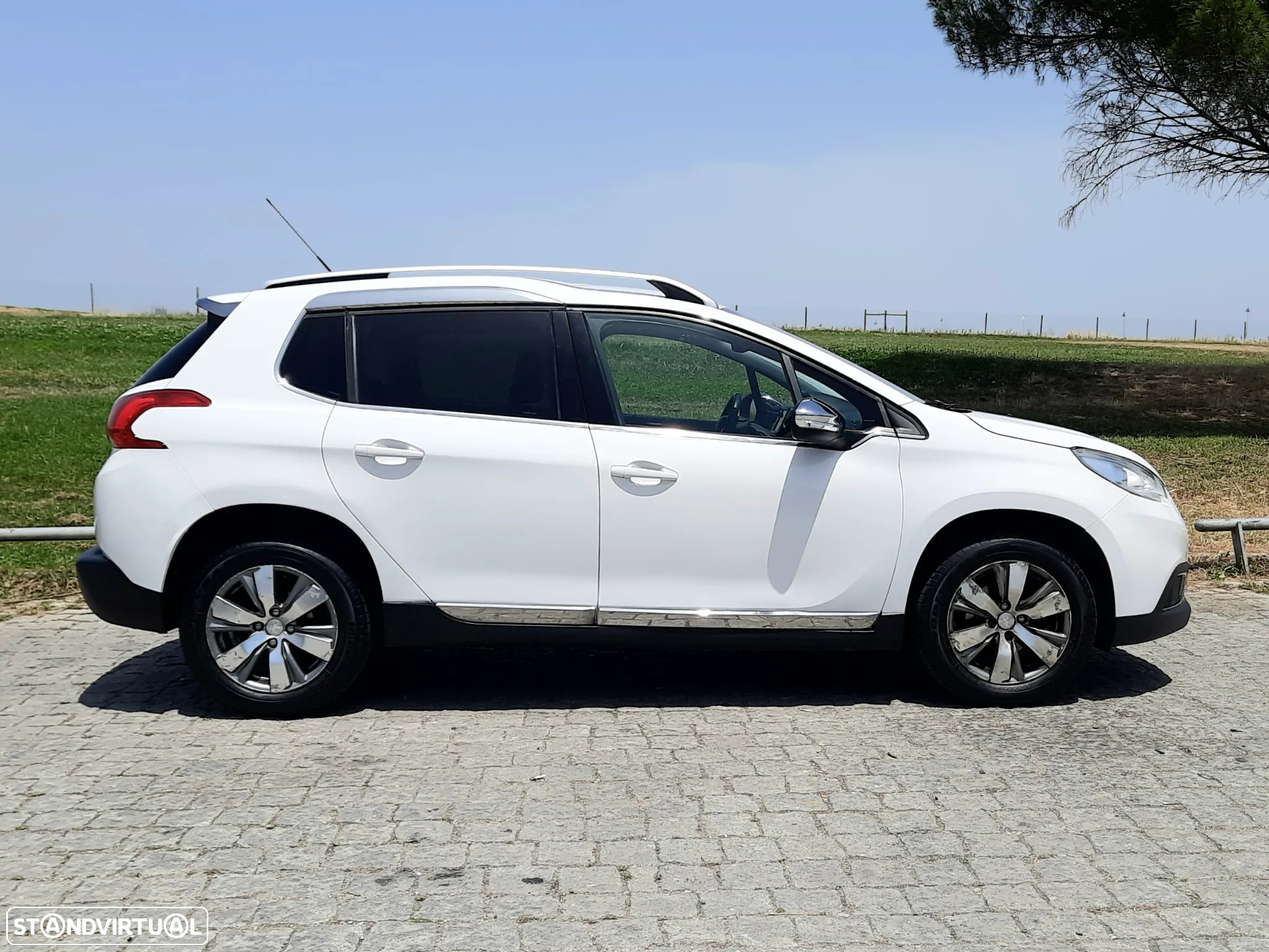 Peugeot 2008 1.6 e-HDi Allure - 24
