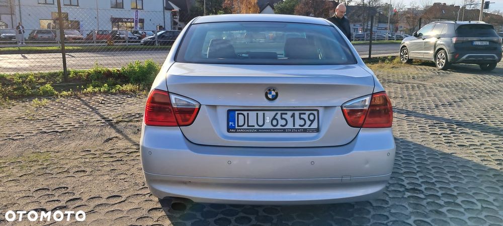 BMW Seria 3 318i - 4