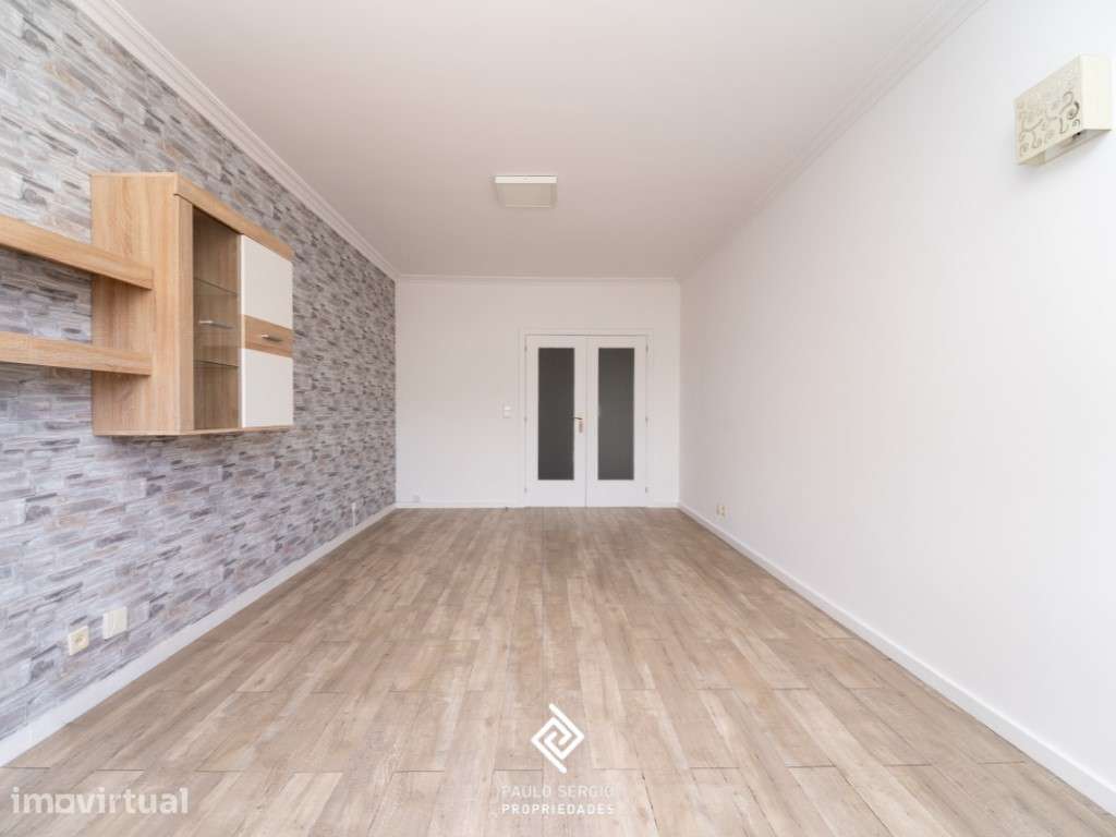 Apartamento T1+1 para arrendar na Avenida António Coelho Moreira em... - Grande imagem: 2/11