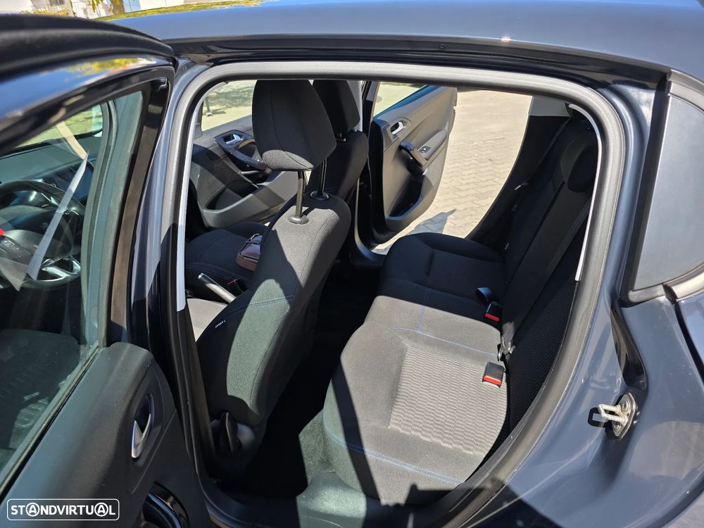 Peugeot 208 1.2 PureTech Signature - 19