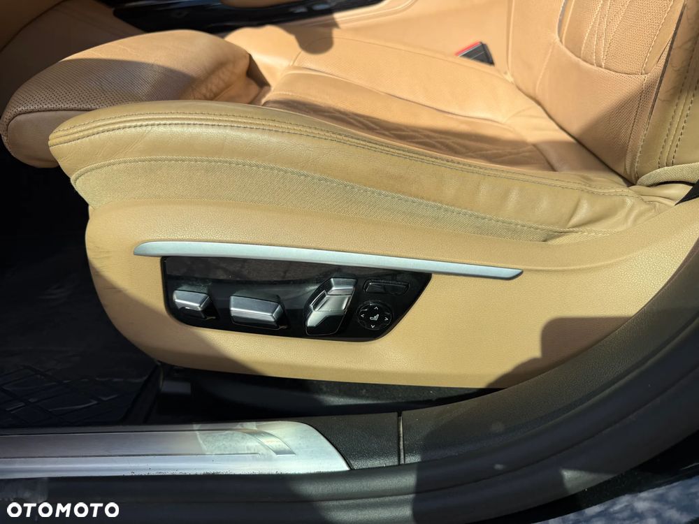 BMW Seria 7 740d xDrive - 13