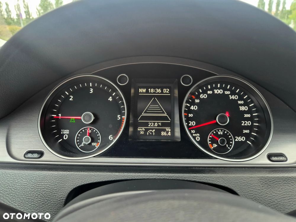 Volkswagen Passat 2.0 TDI DSG BlueMotion Technology Highline - 37