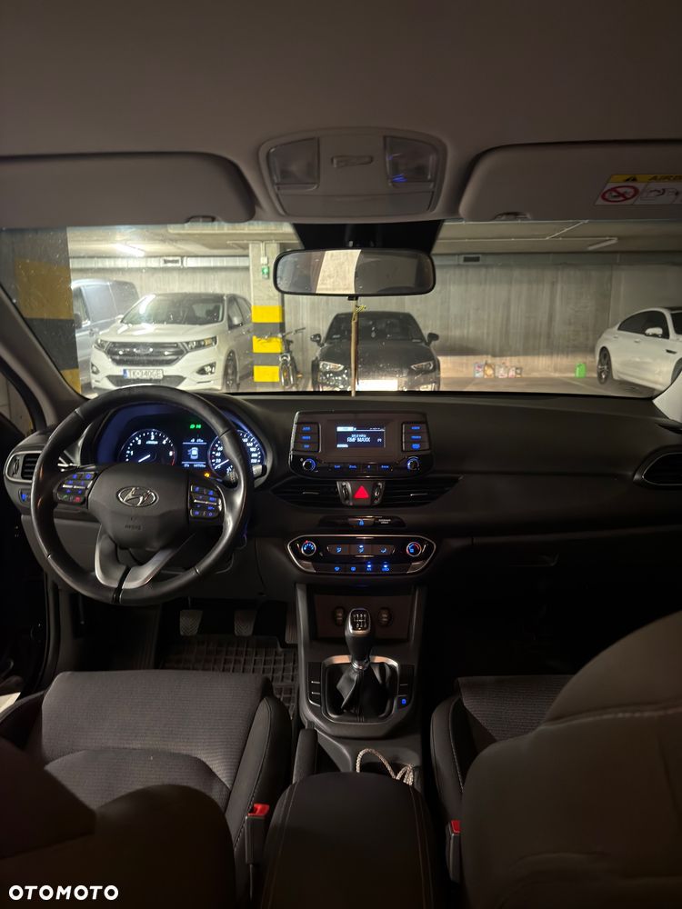 Hyundai i30 1.6 D Classic + - 6