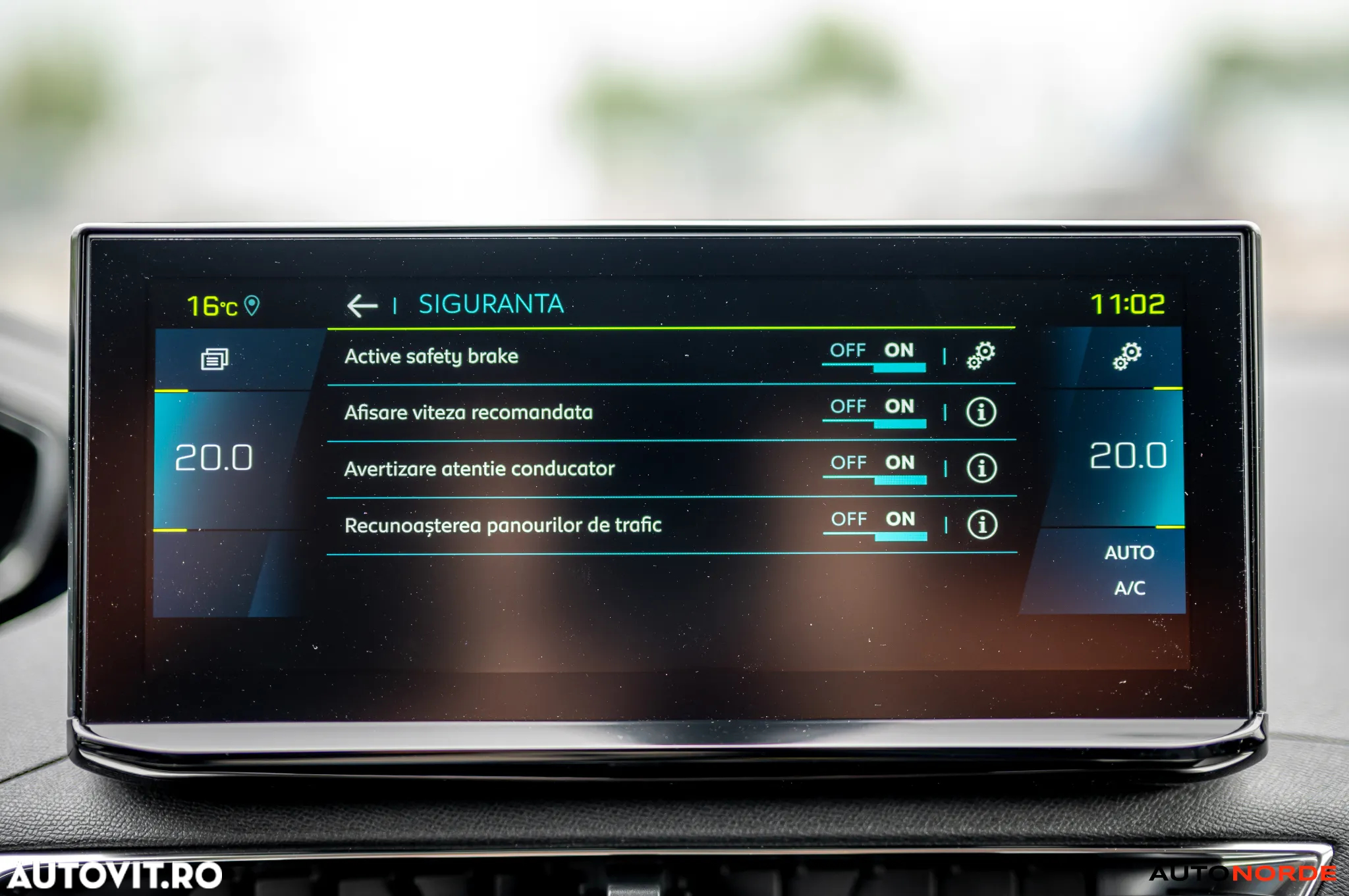 Peugeot 3008 Plug-In Hybrid 225 e-EAT8 Allure Pack - 29