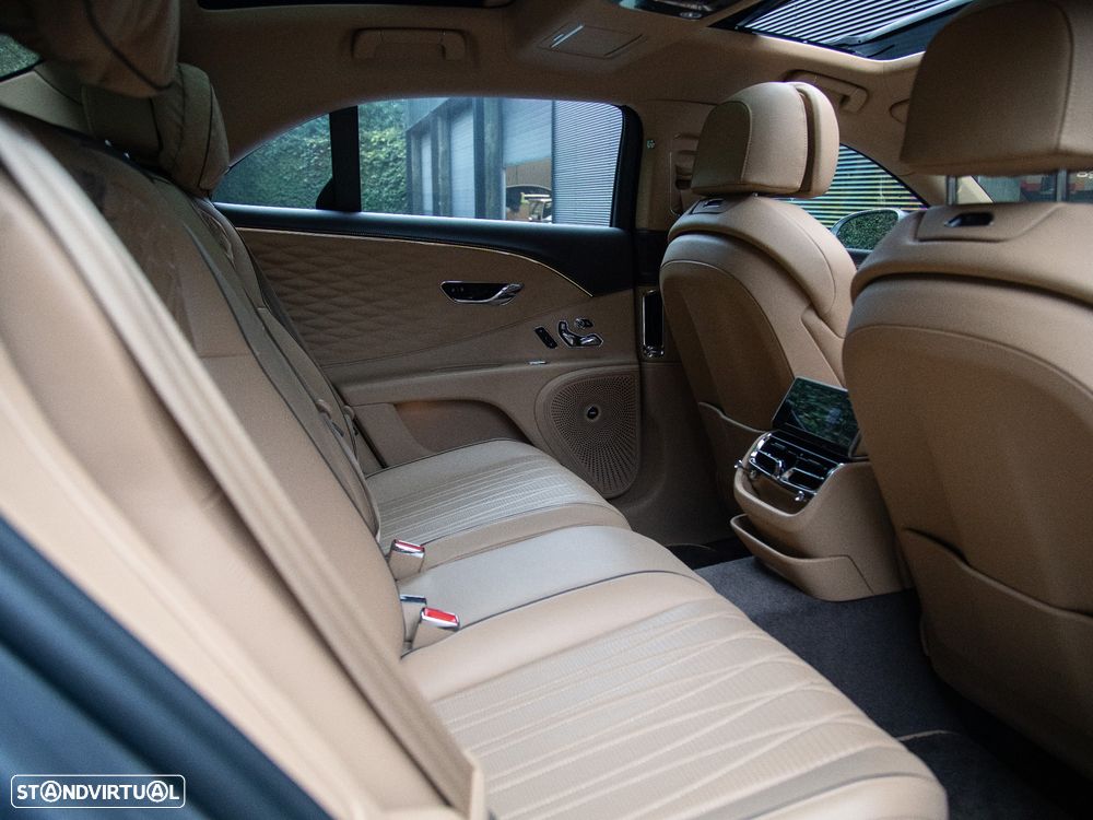 Bentley Flying Spur Hybrid Azure - 23