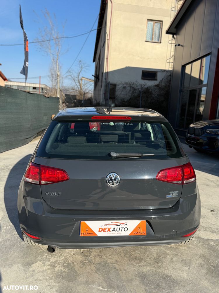 Volkswagen Golf - 10