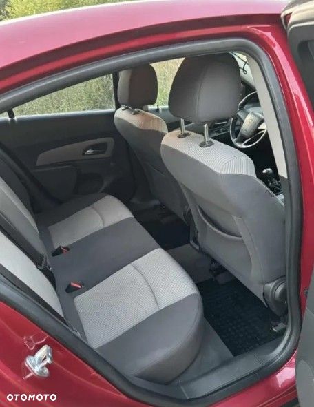 Chevrolet Cruze 1.6 Base - 9