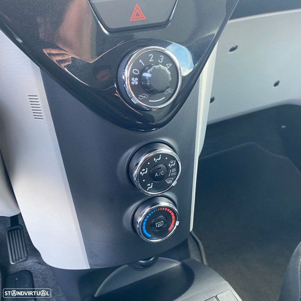 Toyota iQ 1.0 VVT-i 2 - 7