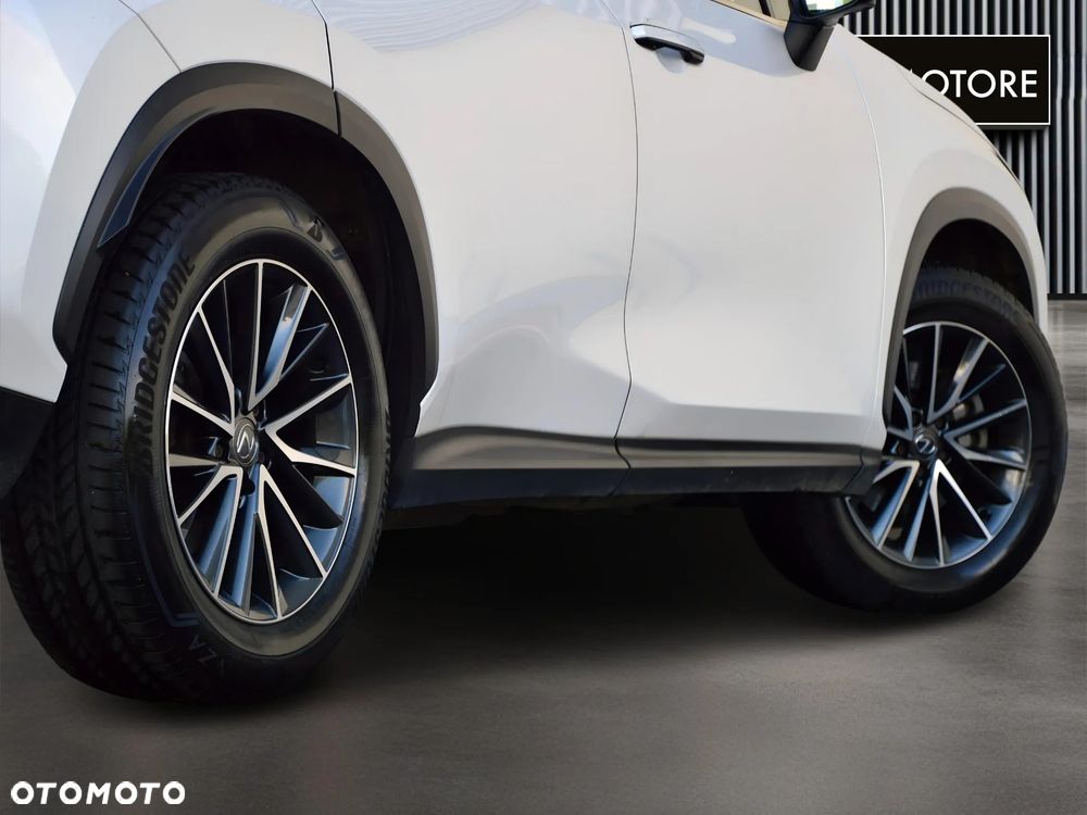 Lexus NX 350h Omotenashi AWD - 12