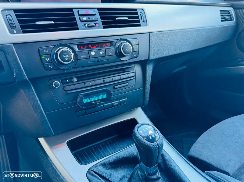 BMW 320 d Touring Navigation Sport - 29