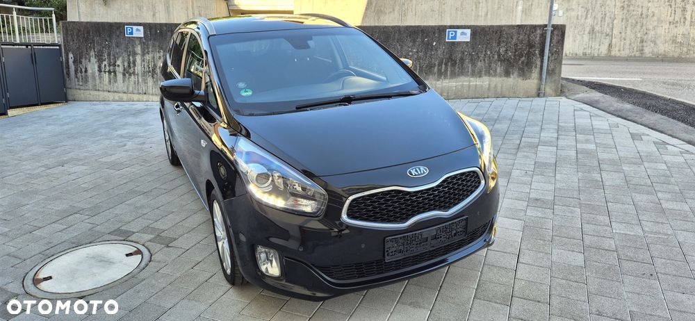 Kia Carens - 4